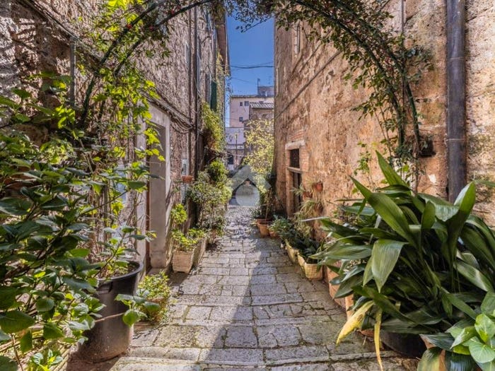 Casa trilocale in vendita in Vicolo dello sciapparino, Centro, Capranica