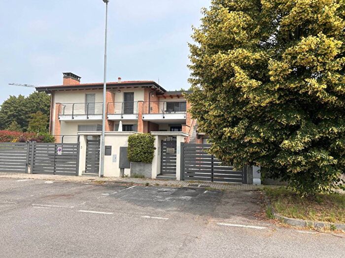 Casa trilocale in vendita in Via Papa Karol Wojtyla, Castiraga Vidardo