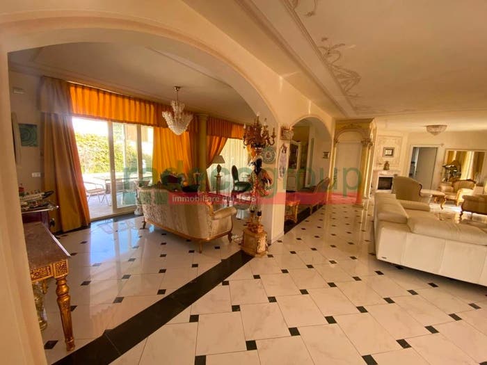 Casa con 6 locali in vendita in Viale Amerigo Vespucci, Antignano Banditella, Livorno