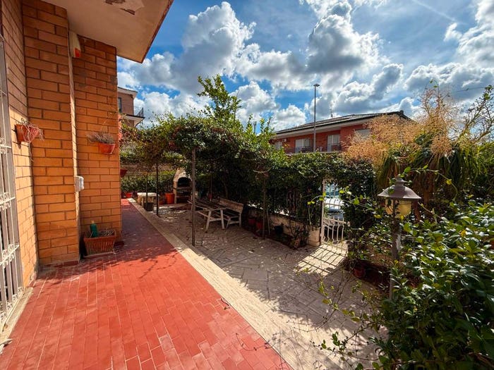 Appartamento trilocale in vendita in Via Guido Maria Conforti, Acilia, Roma