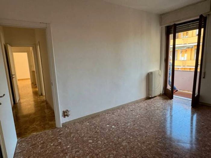 Appartamento trilocale in vendita in Via Europa, Centro, Massa