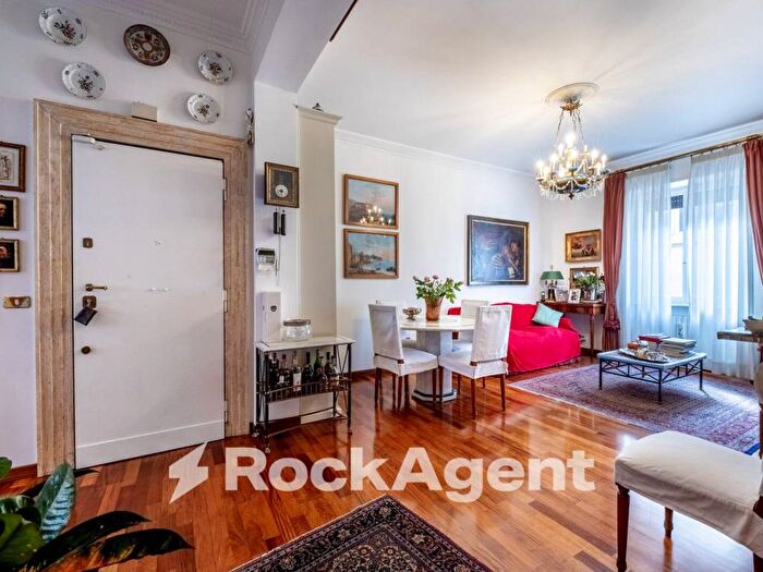 Appartamento quadrilocale in vendita in Via della Trinità dei Pellegrini, Ghetto Portico d'Ottavia, Roma
