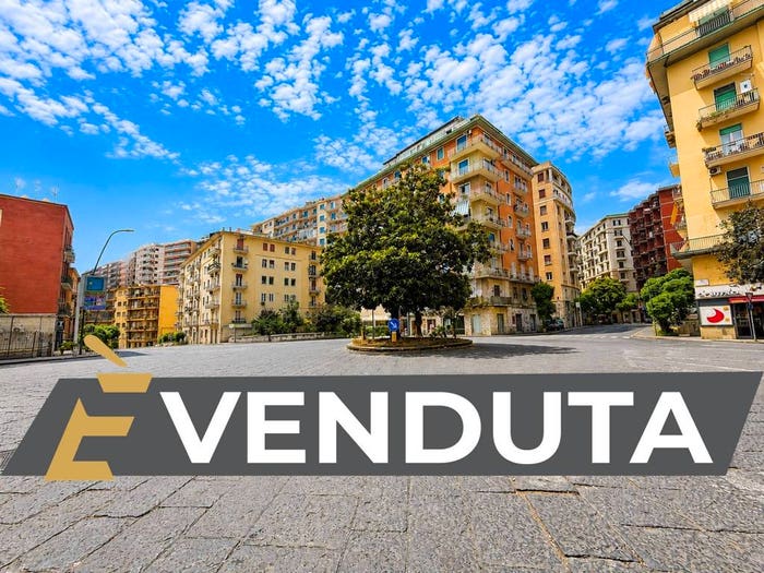 Appartamento trilocale in vendita in Piazza Leonardo, Vomero, Napoli