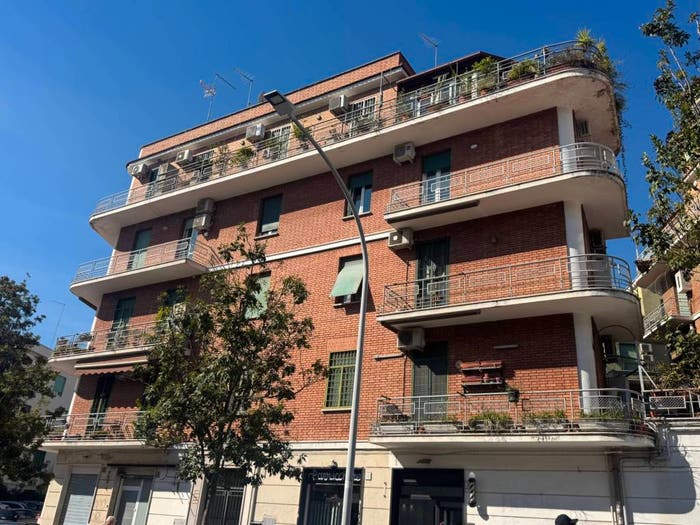 Appartamento trilocale in vendita in Via Albano, Colli Albani, Roma
