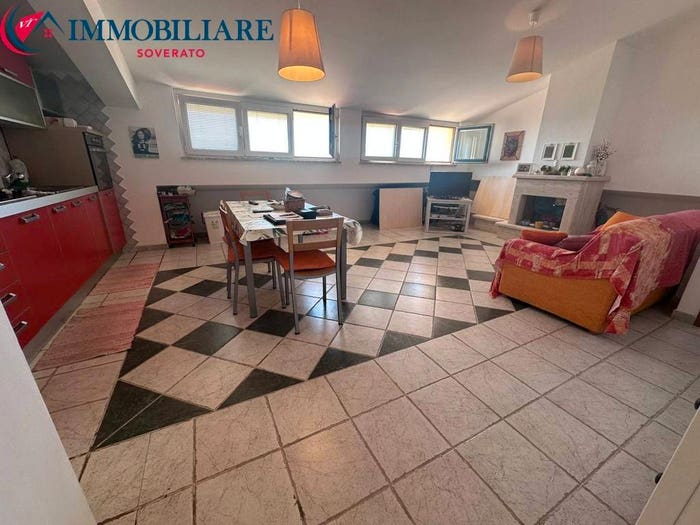 Appartamento trilocale in vendita in Via Mattia Preti, Martelli, Satriano