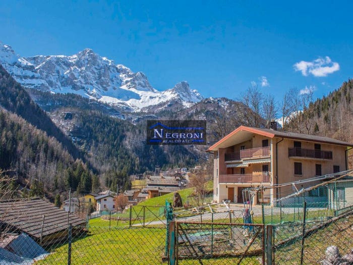 Appartamento quadrilocale in vendita in Via Valcanale, Valcanale, Ardesio