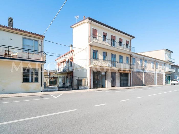 Casa trilocale in vendita in Piazza Vittorio Veneto, Mezzogoro, Codigoro