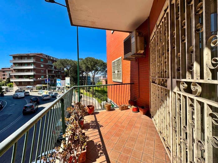 Appartamento quadrilocale in vendita in Via Francesco Cilea, Vomero, Napoli