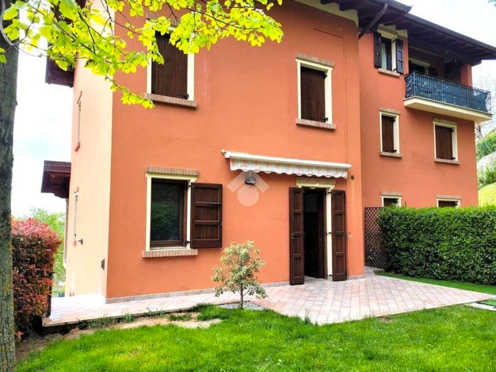 Casa con 5 locali in vendita in Via Po, Centro, Pavullo nel Frignano