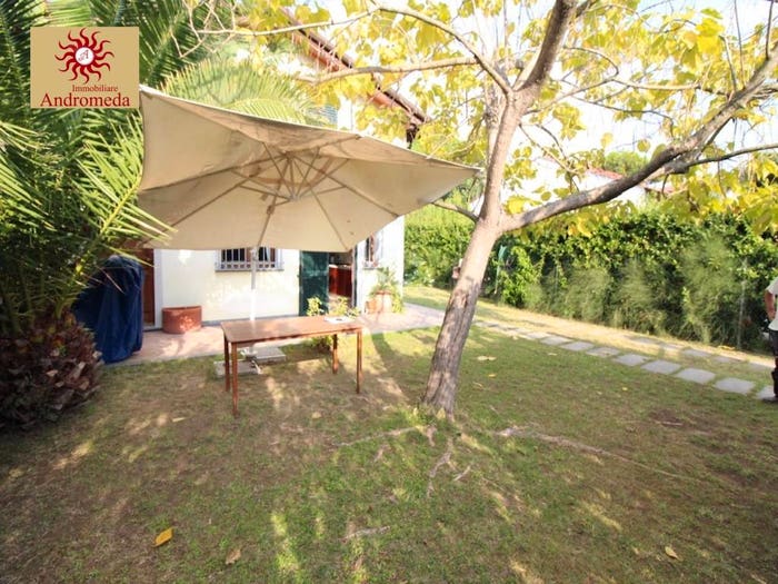 Casa quadrilocale in vendita in Via Francesco Carrara, Centro, Forte dei Marmi