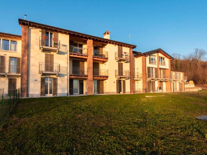 Appartamento con 5 locali in vendita in Via Sassello, Comerio