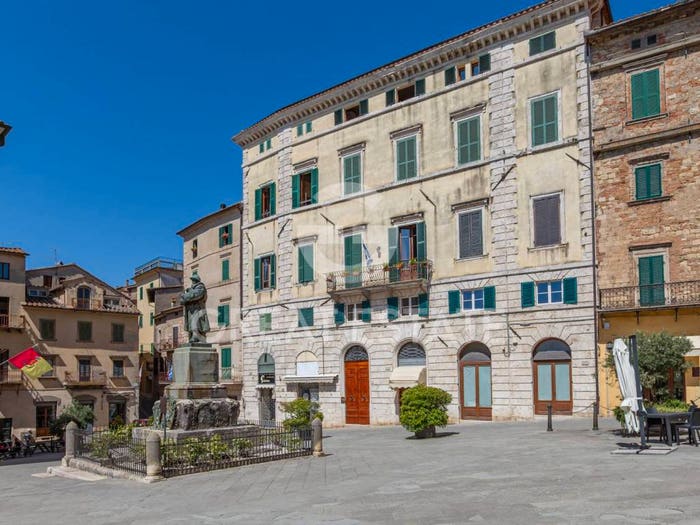 Appartamento con 6 locali in vendita in Centro, Sarteano