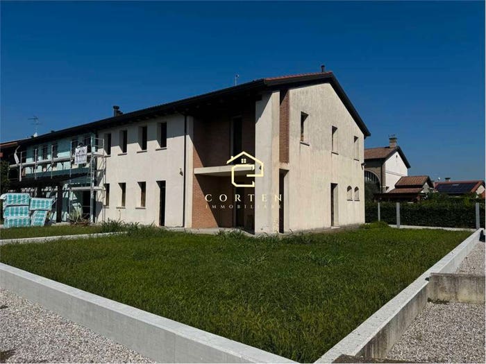 Casa con 6 locali in vendita in VIA MARTIRI GIULIANI E DALMATI, Campolongo Maggiore