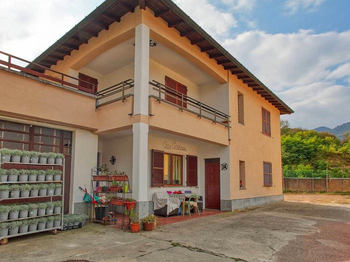 Casa con 6 locali in vendita in Via dei Platani, Centro, Lavena Ponte Tresa