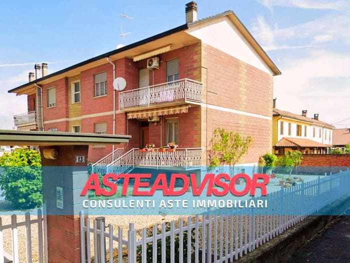 Appartamento con 5 locali in vendita in Via G B Nicola, Centro, Lomello