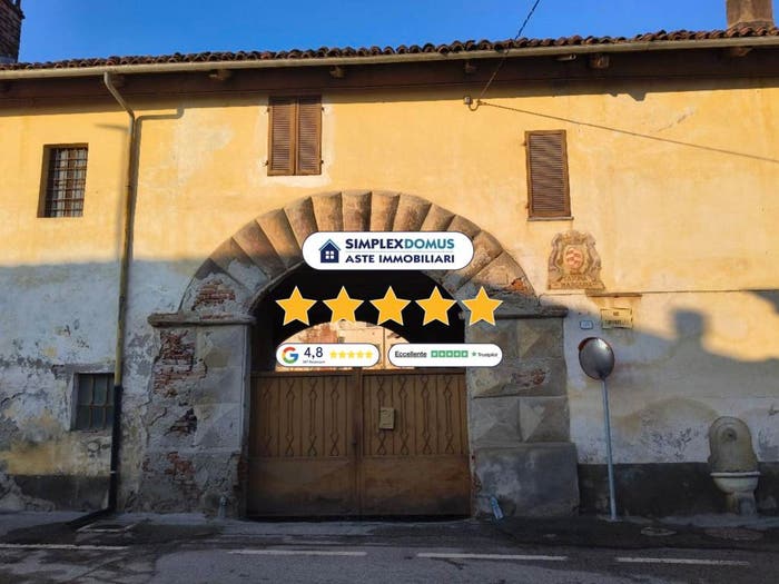 Casa con 6 locali in vendita in Via Tapparelli, Lagnasco