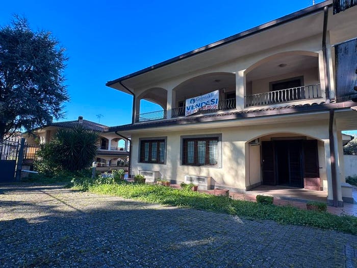 Casa con 6 locali in vendita in Via del Fico, Centro, Grottaferrata