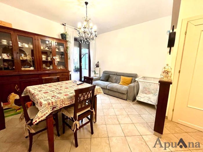 Appartamento bilocale in vendita in Via S Sebastiano, Centro, Massa