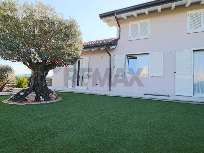 Casa con 6 locali in vendita in Piazza Caduti, Sotto il Monte Giovanni XXIII