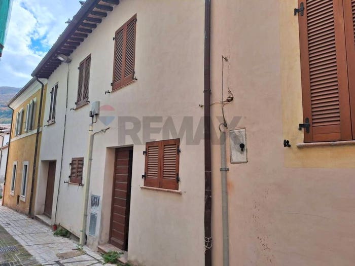 Casa con 5 locali in vendita in Via B Buozzi, Vescia Belfiore Scanzano, Foligno