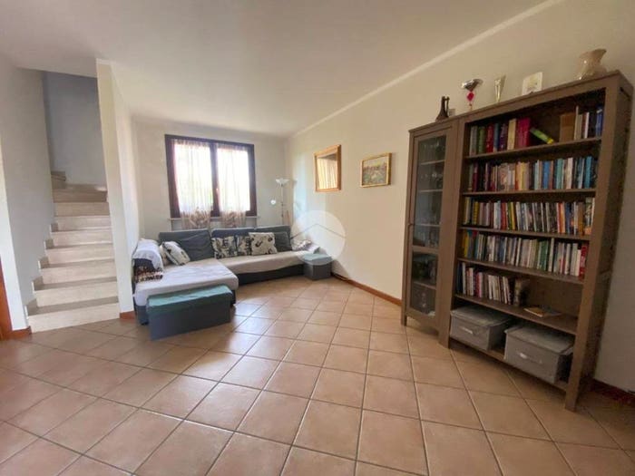 Appartamento con 5 locali in vendita in Via Cavv di V Veneto, Lonato, Lonato del Garda