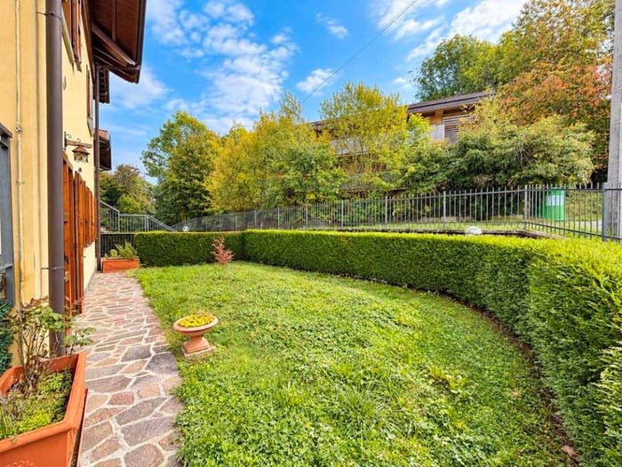Appartamento trilocale in vendita in Via Monte Alben, Costa Di Serina, Costa Serina