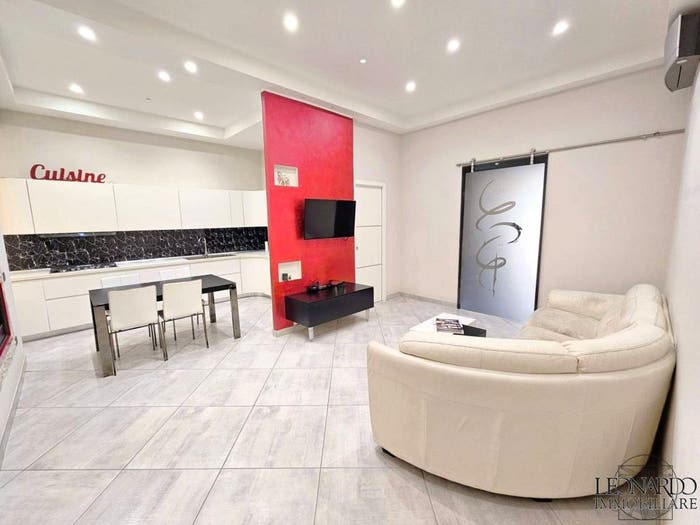 Appartamento quadrilocale in vendita in Via Padova, Vasto, Napoli
