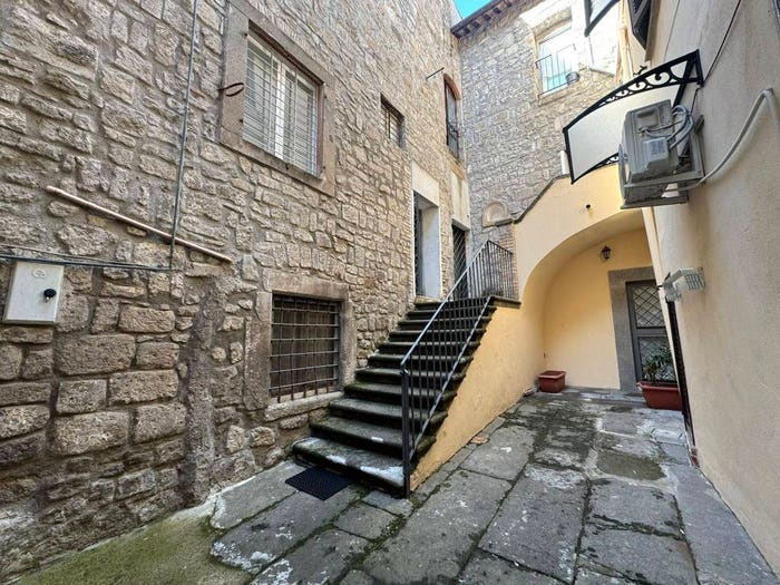 Appartamento quadrilocale in vendita in Corso Italia, Sacrario Piazza della Rocca, Viterbo