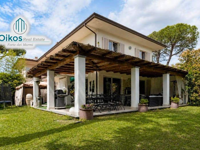 Casa con 6 locali in vendita in Via della Barbiera, Roma Imperiale, Forte dei Marmi