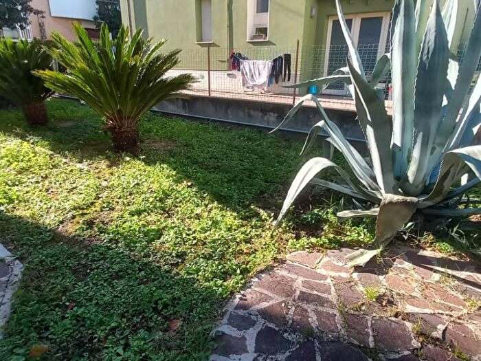 Casa con 6 locali in vendita in Montelabbate