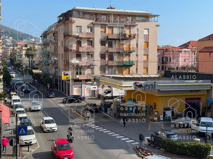 Appartamento trilocale in vendita in Via Leonardo da Vinci, Centro, Alassio