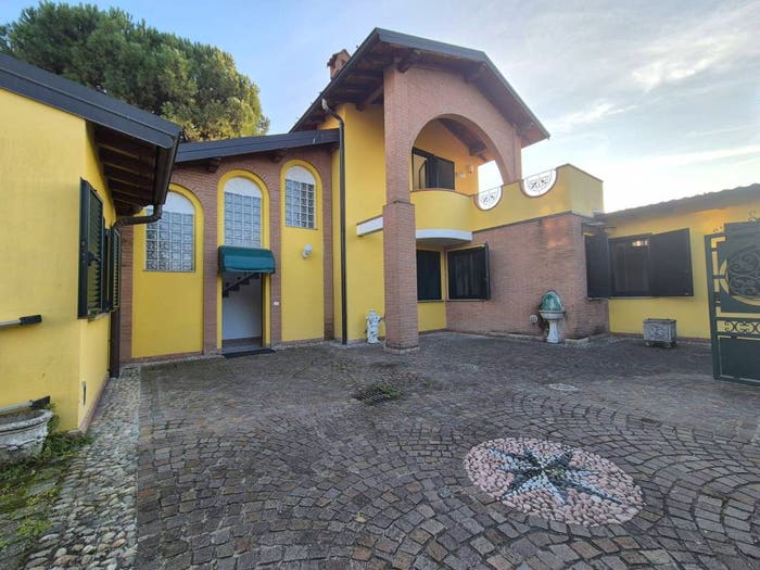 Casa con 6 locali in vendita in Via Peloritana, Centro, Garbagnate Milanese