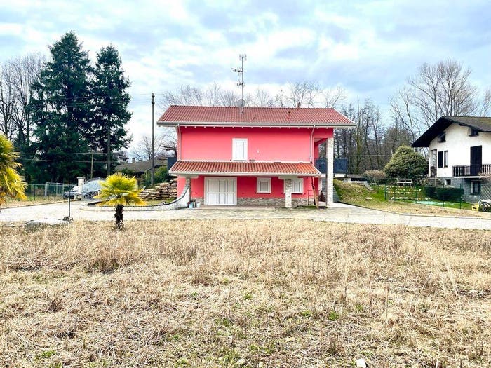 Casa con 6 locali in vendita in Via Quinzano, Besnate