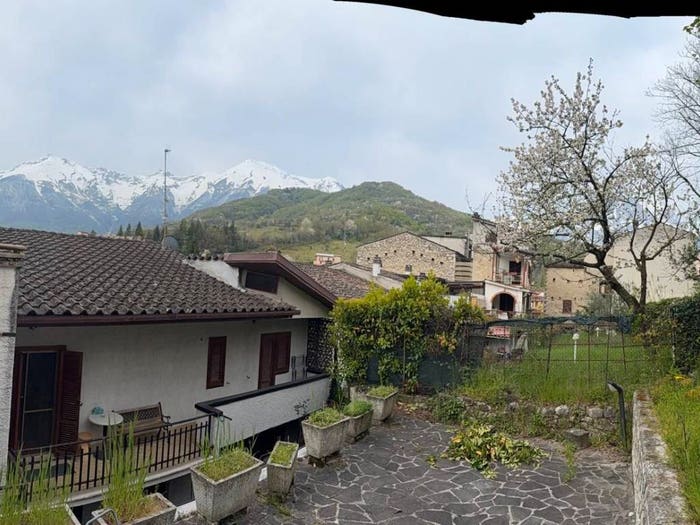 Casa trilocale in vendita in Borgo San Leonardo, Centro, Isola del Gran Sasso d'Italia