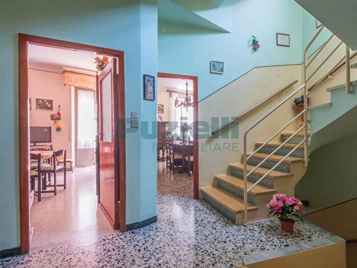 Casa con 6 locali in vendita in Via Visconti D'Oleggio, Centro, Fermo