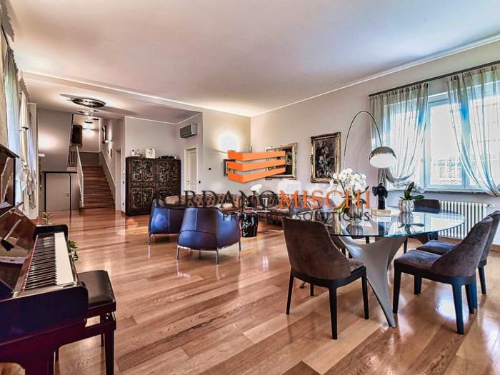 Casa con 6 locali in vendita in Via Olona, San Giuseppe, Monza