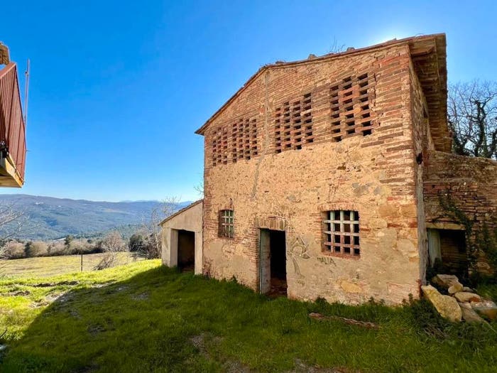 Casa con 6 locali in vendita in Loc Il Castagno No Number, Gambassi Terme