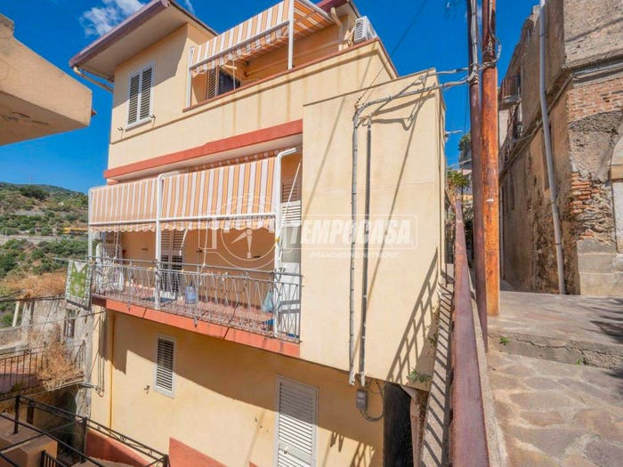 Appartamento trilocale in vendita in Via Francesco Baracca, Scaletta Superiore, Scaletta Zanclea