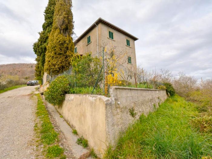 Casa con 6 locali in vendita in Palazzo del Pero, Arezzo