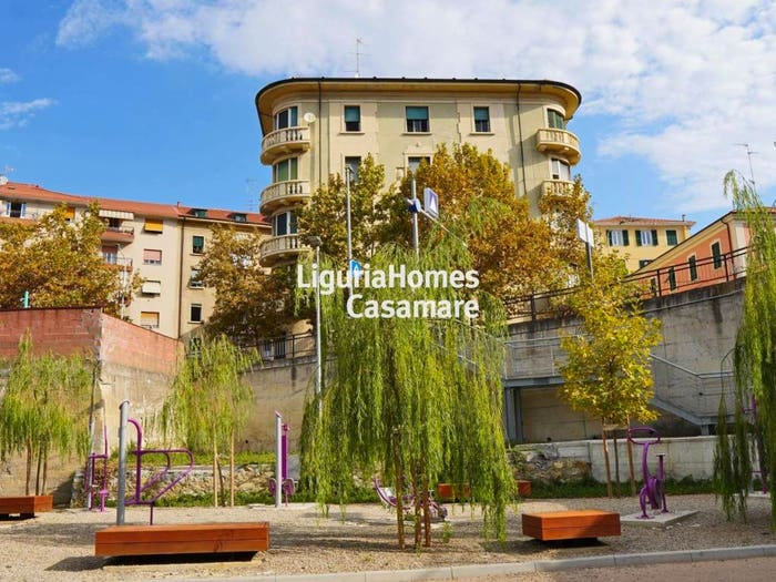 Appartamento quadrilocale in vendita in Via Aprile, Oneglia, Imperia