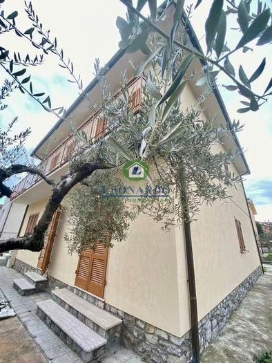 Casa con 6 locali in vendita in Via Dante Alighieri, Margine Coperta Traversagna, Massa e Cozzile