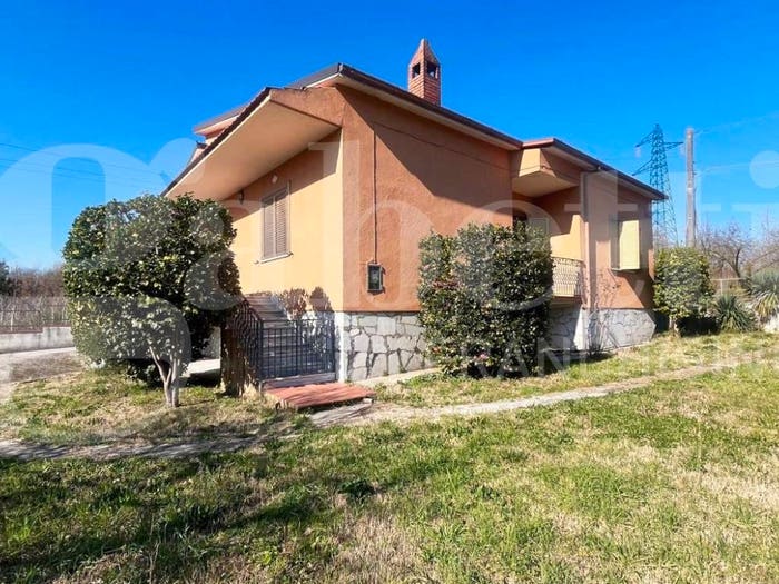 Casa quadrilocale in vendita in Via Zeppetella Americo, Rocchetta, Rocchetta e Croce