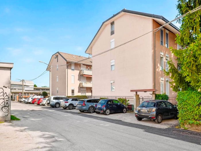 Appartamento trilocale in vendita in Strada della Ronna, Ronchi, Gallarate