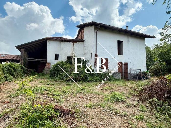 Casa con 6 locali in vendita in Serravalle, Asti