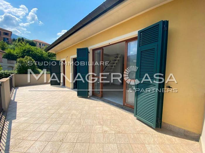 Appartamento quadrilocale in vendita in Via Giovanni da Verrazzano, Bavari, Genova