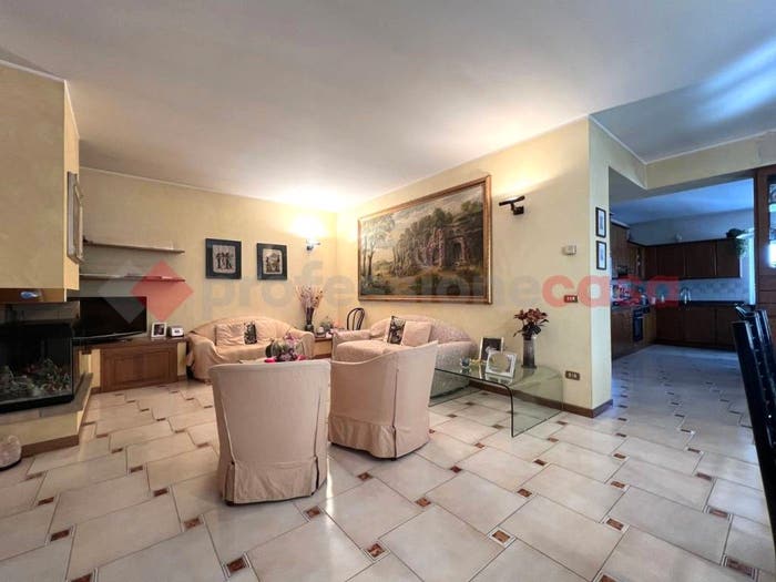 Casa con 6 locali in vendita in via luigi ferrari, Centro, Isola Rizza