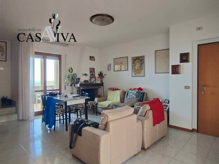 Appartamento con 6 locali in vendita in Via Cavour, Acquaviva Picena