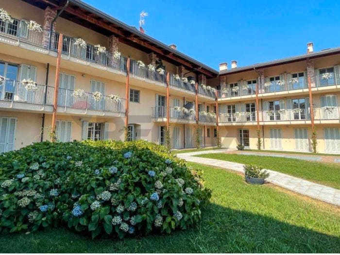 Appartamento trilocale in vendita in Via Sant'Isidoro, Centro, Bogogno