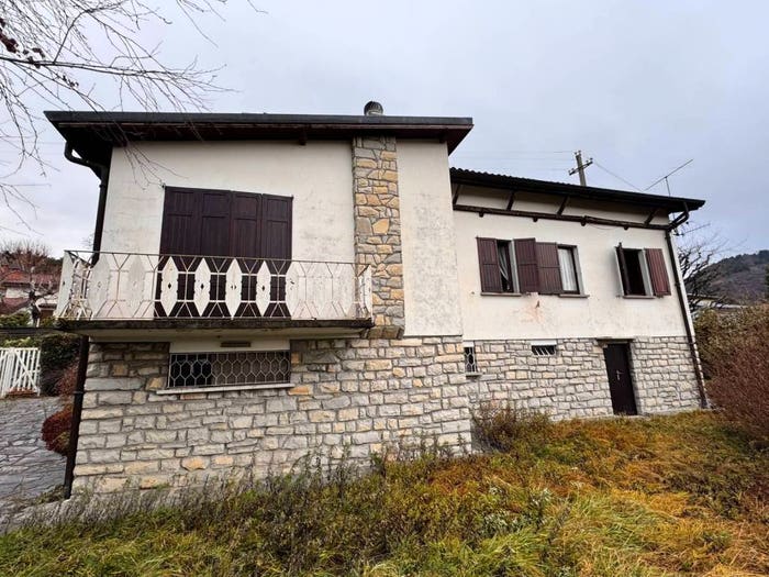 Casa trilocale in vendita in Via Grigna, Caglio