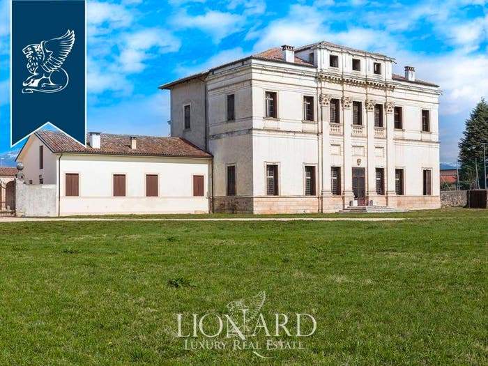 Casa con 6 locali in vendita in Malo